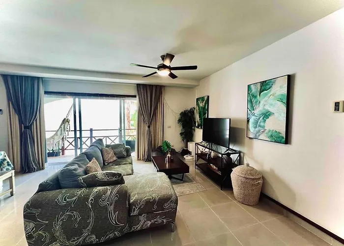 Quiet 3 Bedrooms, 2 Swimming Pools, 5Th Avenue, The Sea Is Nearby!