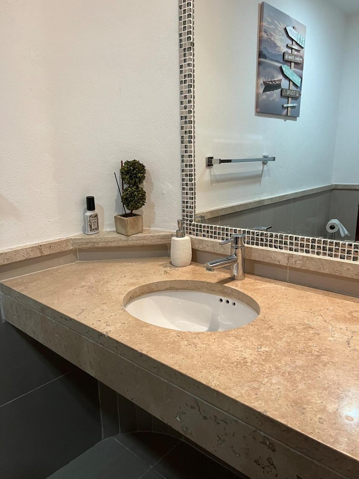 Quiet 3 Bedrooms, 2 Swimming Pools, 5th Avenue, The Sea Is Nearby! Apartamento Playa del Carmen