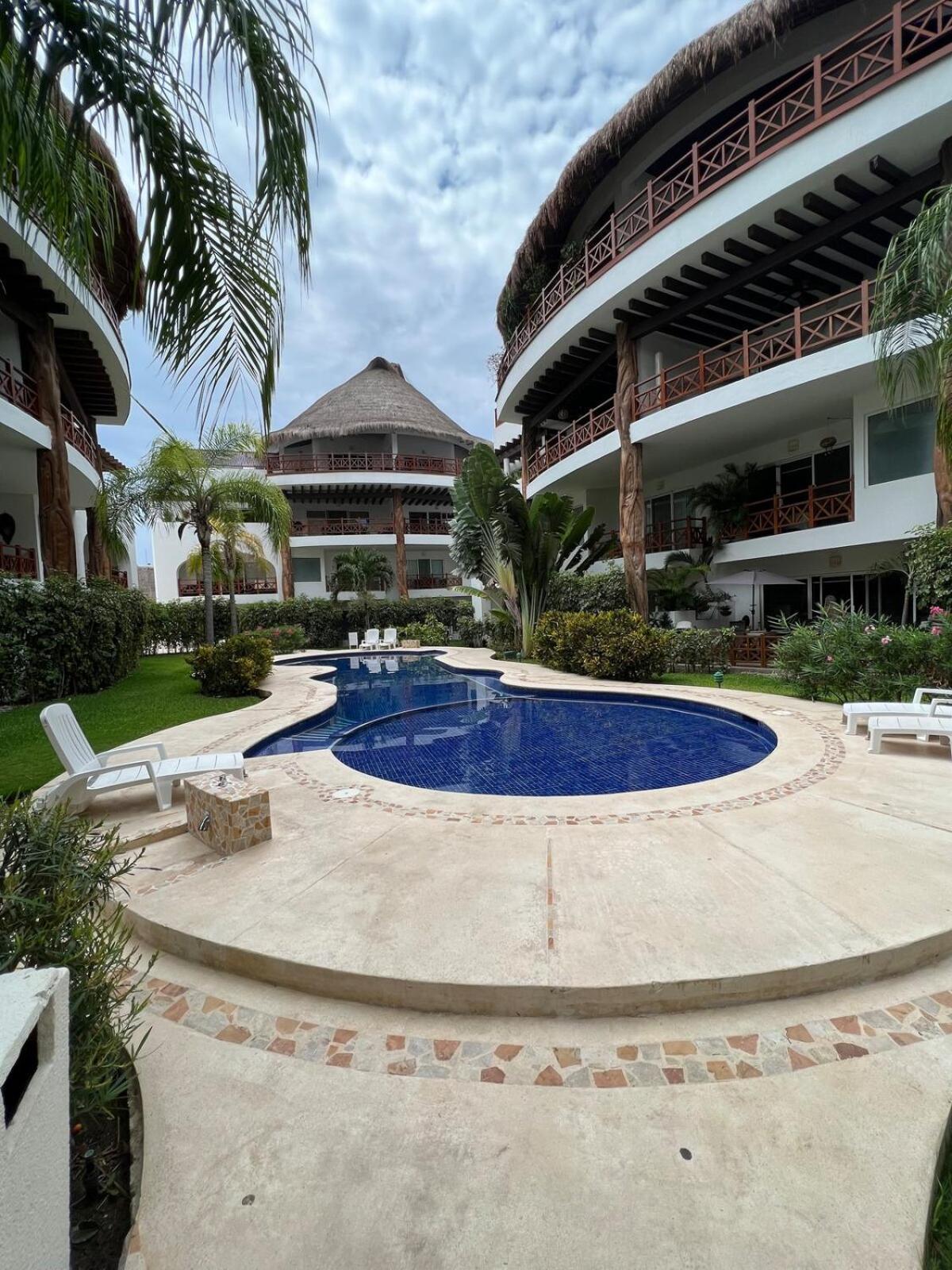 Quiet 3 Bedrooms, 2 Swimming Pools, 5th Avenue, The Sea Is Nearby! Apartamento Playa del Carmen
